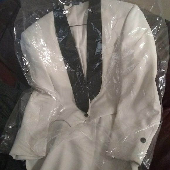 Suits ties vests tux dresses of all sizes - Picture 3 of 6